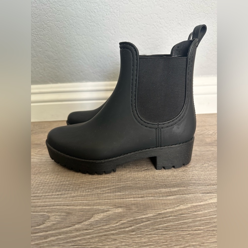 New w/out tags Jeffrey Campbell Rain Boots size 6